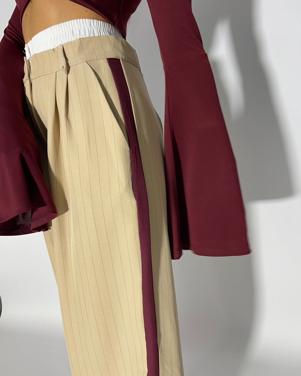 PANTALONI GESSATI CON BANDA LATERALE